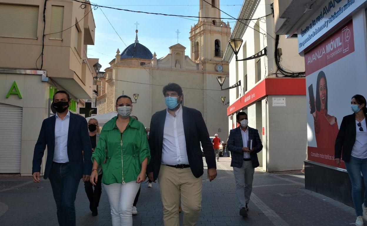 López Miras visitó Fortuna para transmitir tranquilidad a los vecinos ante la serie de terremotos. 