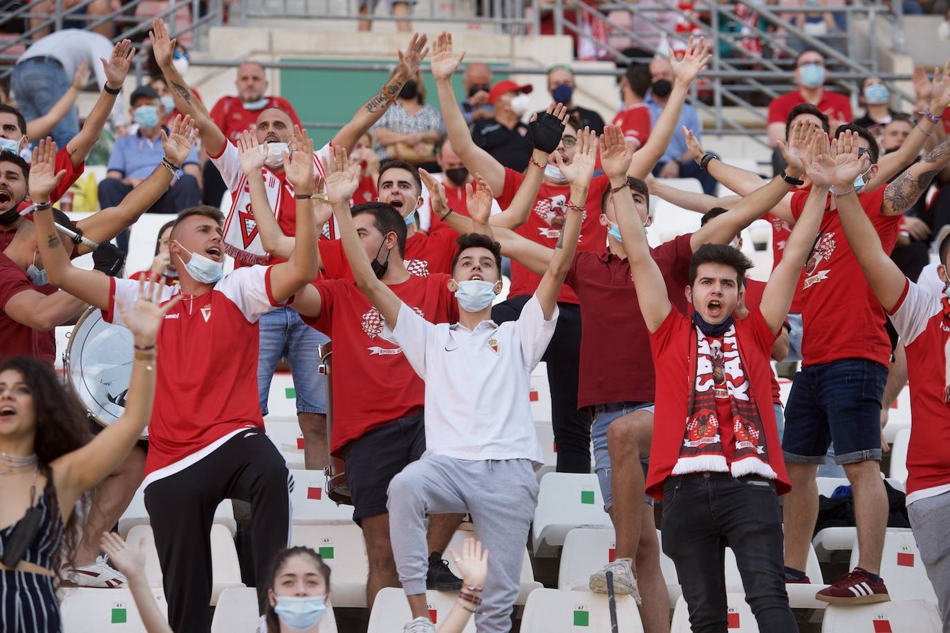 Fotos: La afición en el Enrique Roca, en imágenes