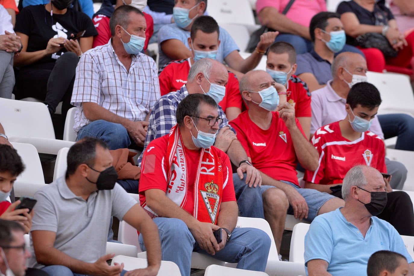 Fotos: La afición en el Enrique Roca, en imágenes