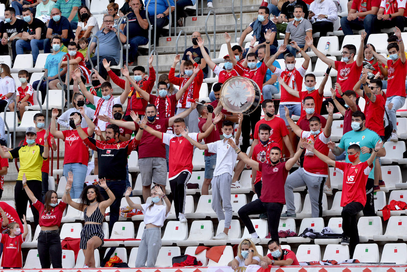 Fotos: La afición en el Enrique Roca, en imágenes