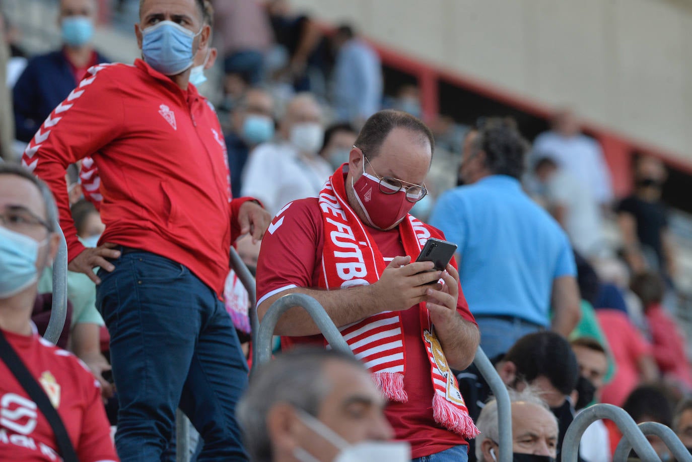 Fotos: La afición en el Enrique Roca, en imágenes