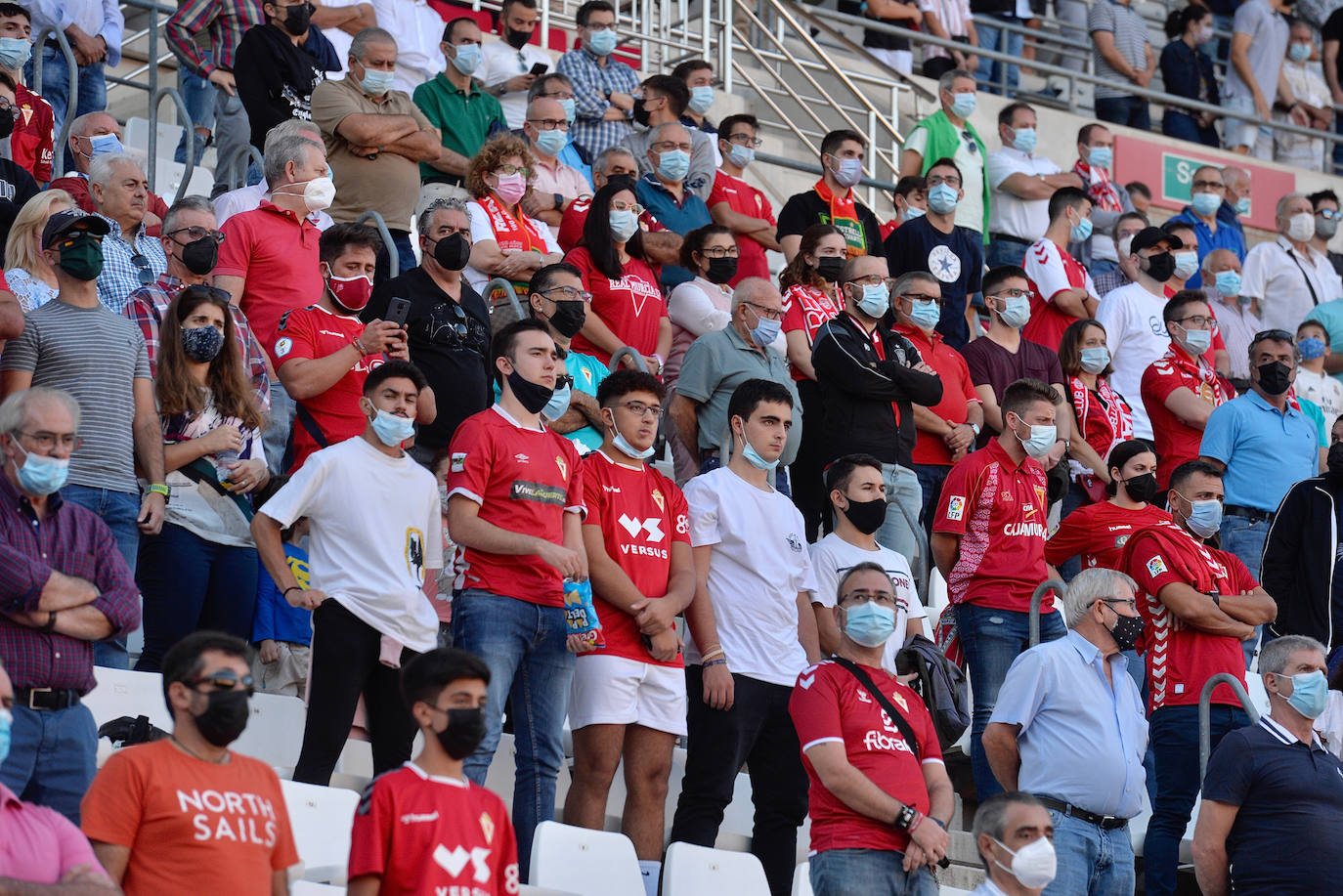 Fotos: La afición en el Enrique Roca, en imágenes