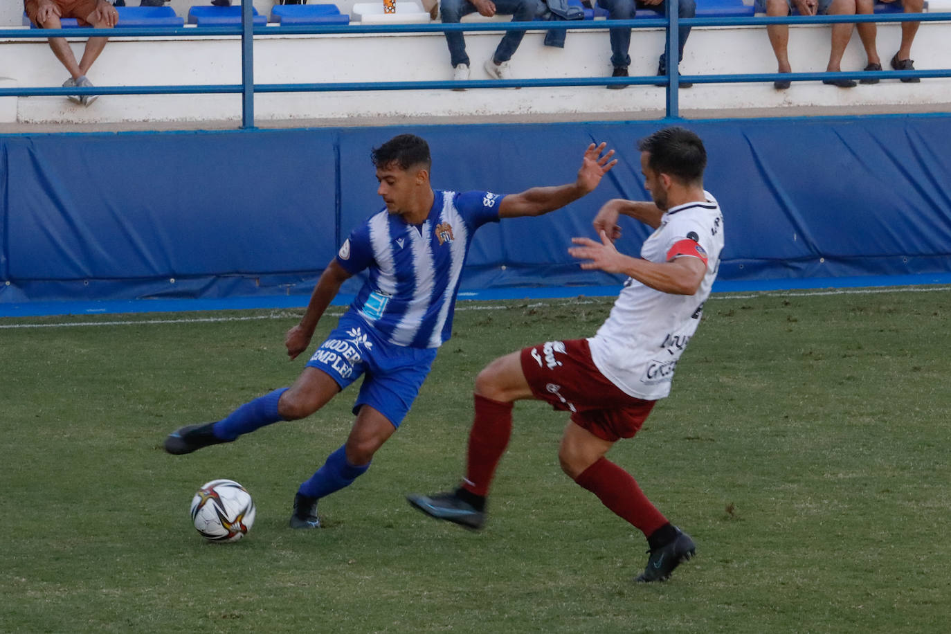 Fotos: El empate del Águilas contra el Alzira. en imágenes