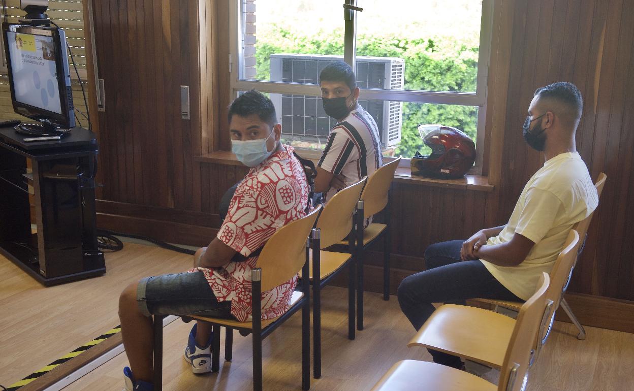 Los dos condenados, el pasado mes de junio, durante el juicio. 