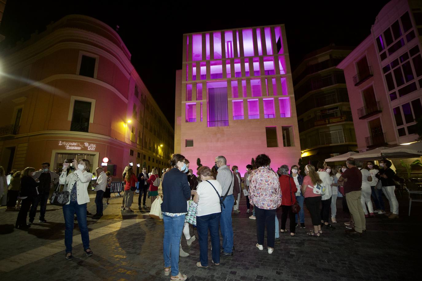 Fotos: La Región se tiñe de rosa como símbolo de solidaridad