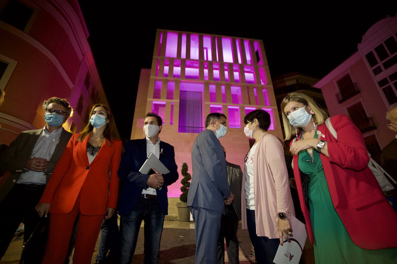 Fotos: La Región se tiñe de rosa como símbolo de solidaridad