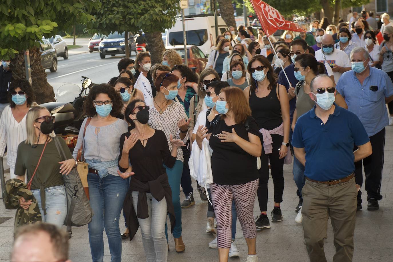 Fotos: Los funcionarios murcianos protestan ante la Consejería de Economía