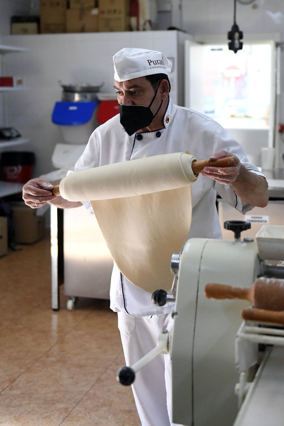 Fotos: Así se hace el pastel de la confitería Jiménez de Puente Tocinos, el mejor de la Región de Murcia