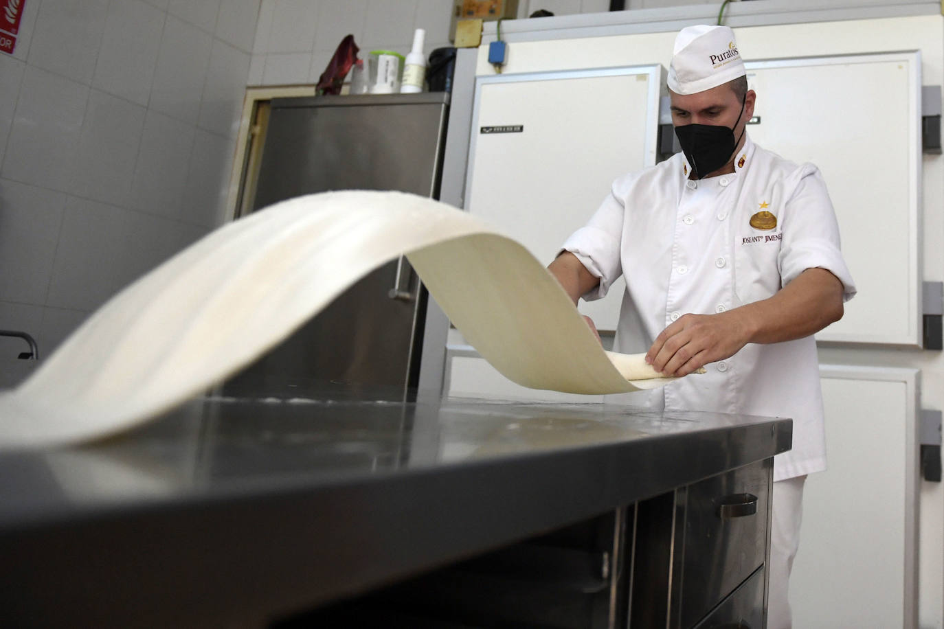 Fotos: Así se hace el pastel de la confitería Jiménez de Puente Tocinos, el mejor de la Región de Murcia