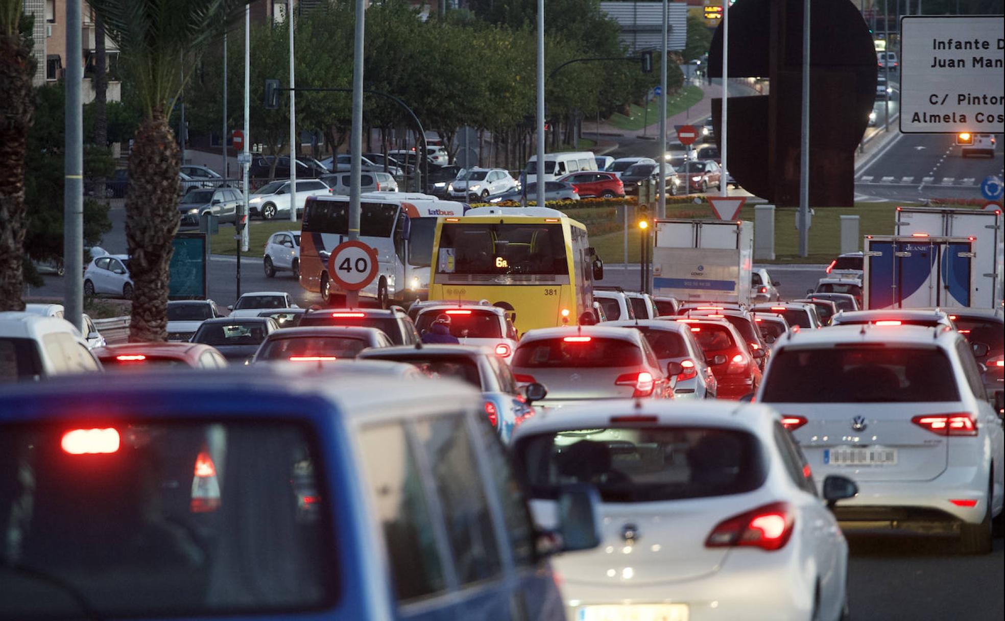 Tráfico congestionado en Ronda Sur.