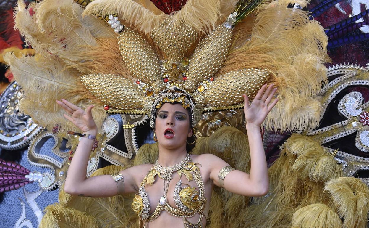 La Musa del Carnaval de Cabezo de Torres del pasado año, Natalia Sabater, durante un desfile.
