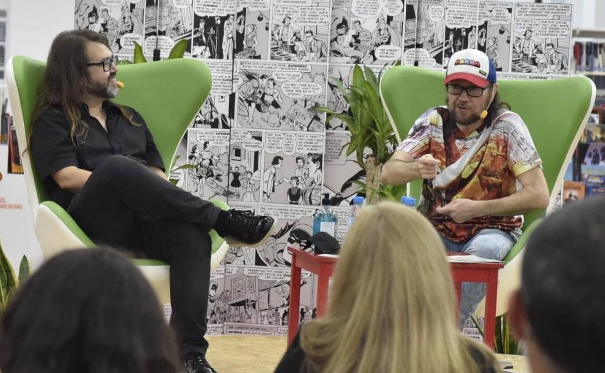 Borja Crespo y Santiago Segura, en la Biblioteca Regional.