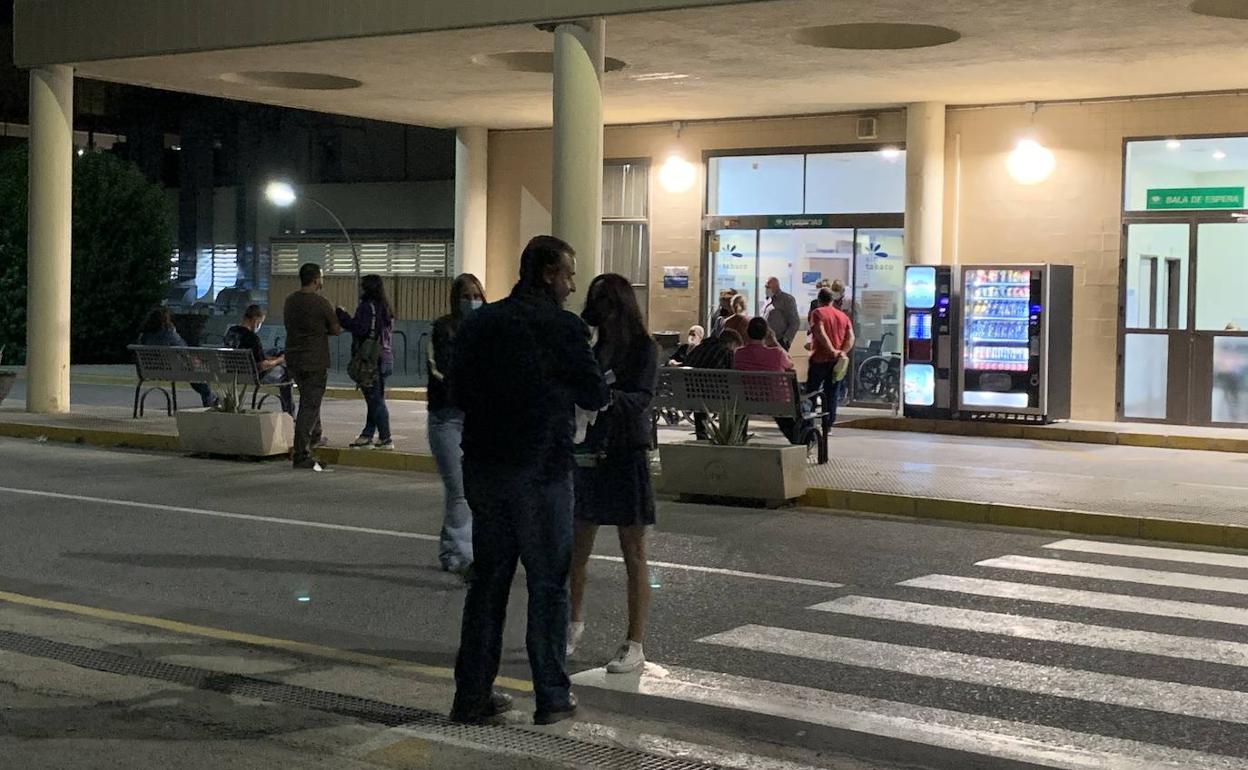 Servicio de Urgencias de Cieza, anoche, con varios de los afectados. 