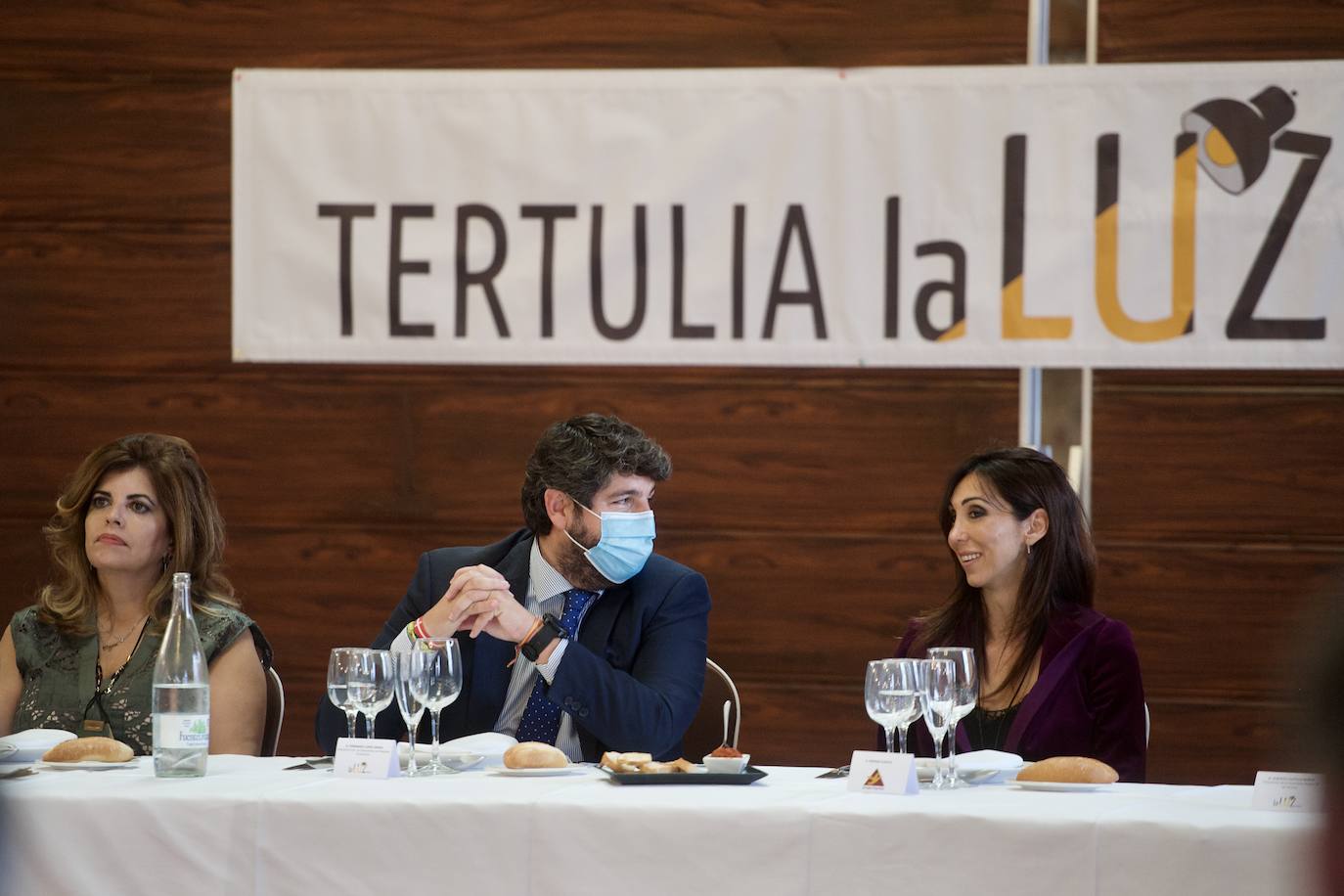 Fotos: Foro de tertulia &#039;La Luz&#039; en Murcia