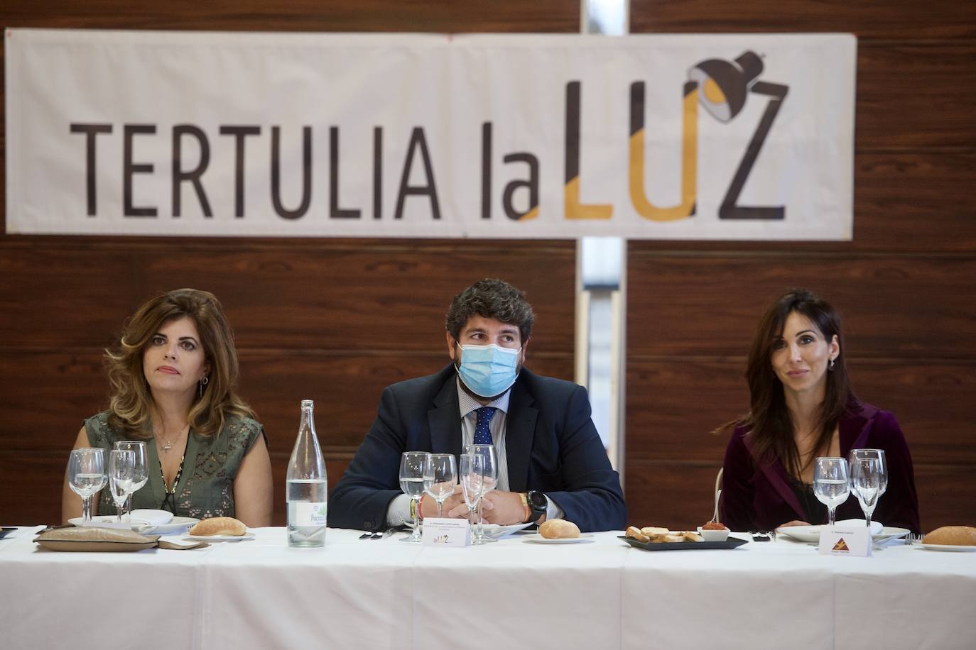 Fotos: Foro de tertulia &#039;La Luz&#039; en Murcia