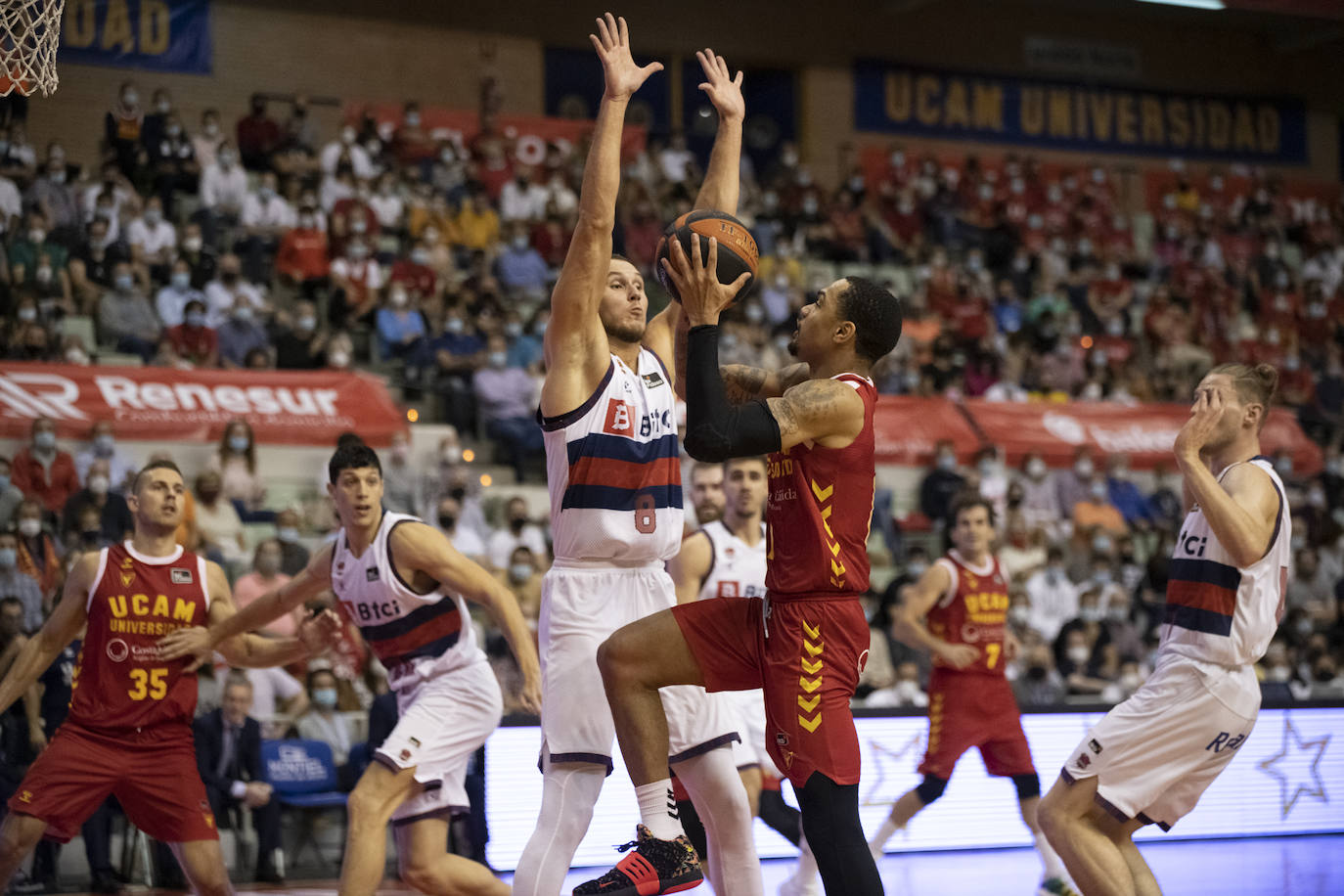 Fotos: La victoria del UCAM Murcia contra el Baskonia, en imágenes