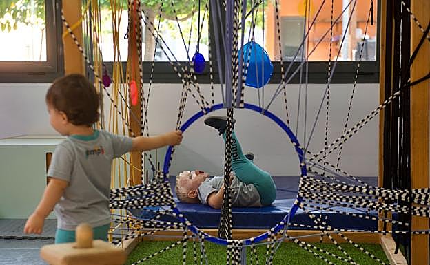 Varios alumnos de la Escuela Murciana de Primera Infancia (Empi) de Murcia, en el aula esta semana.