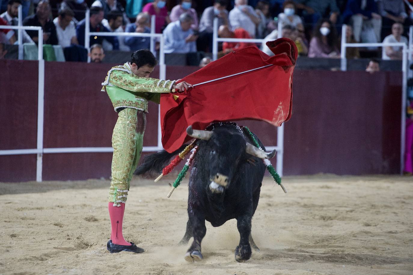 Fotos: Antonio Puerta sale a hombros en la inauguración de la plaza portátil de Mula