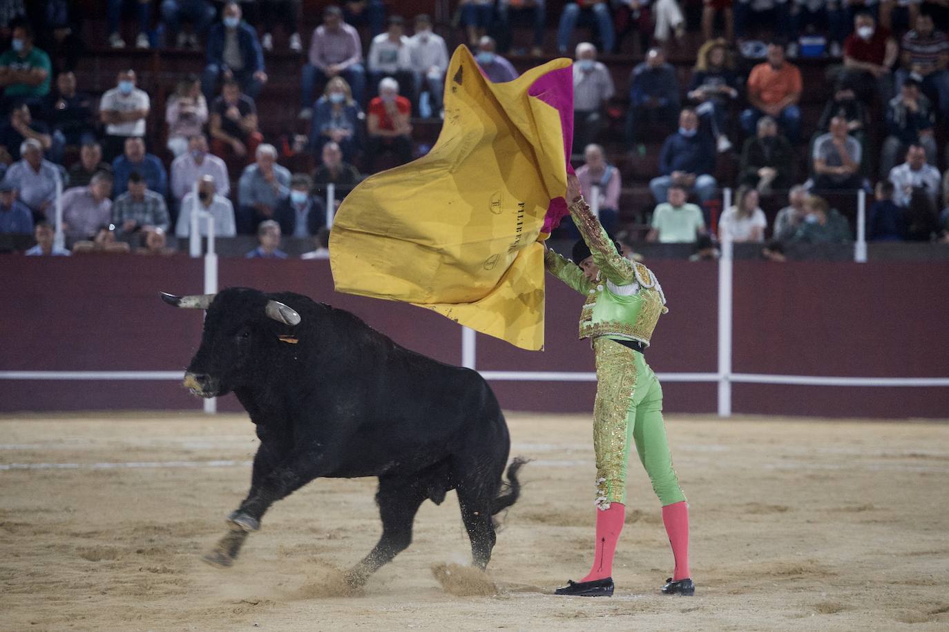 Fotos: Antonio Puerta sale a hombros en la inauguración de la plaza portátil de Mula