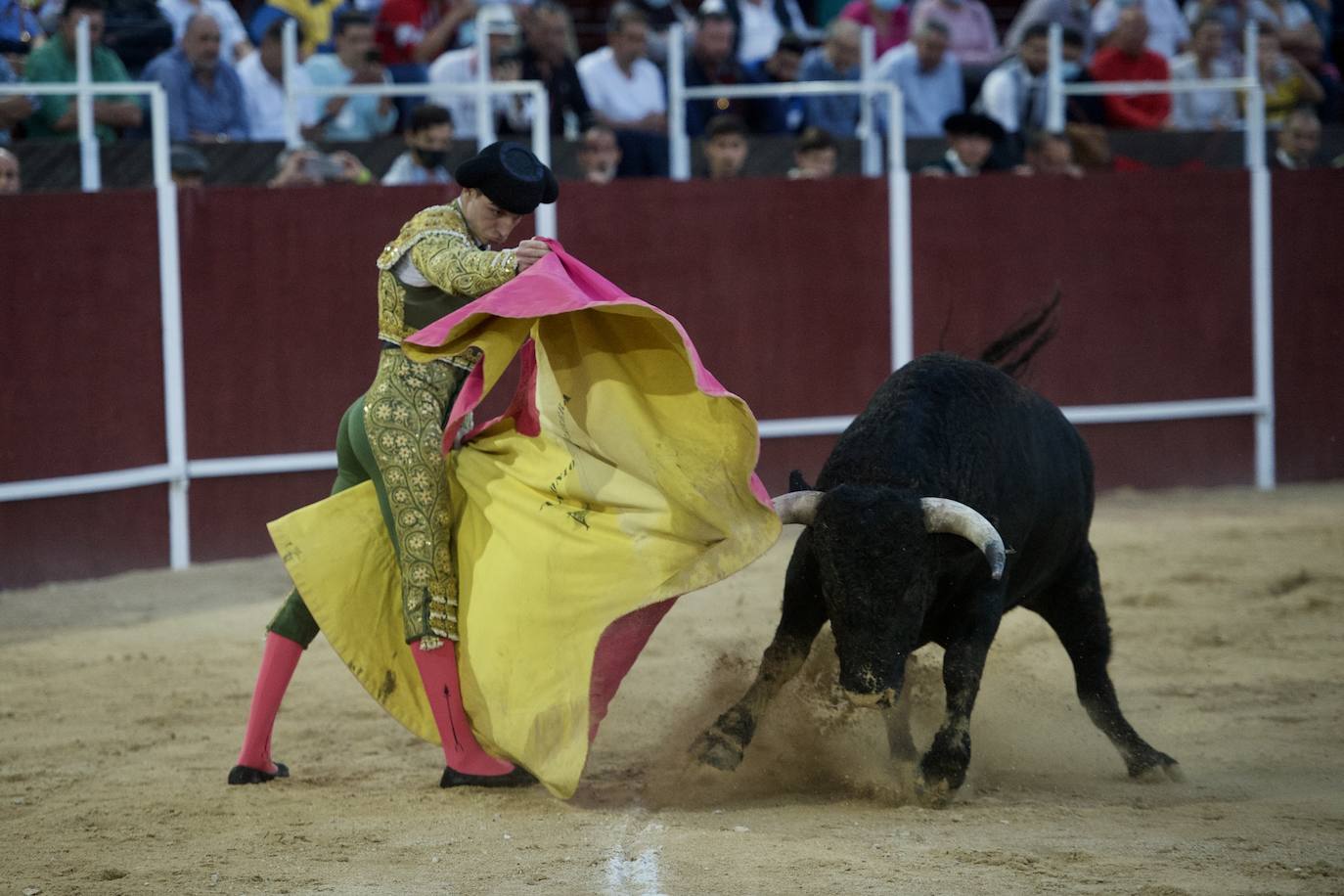 Fotos: Antonio Puerta sale a hombros en la inauguración de la plaza portátil de Mula