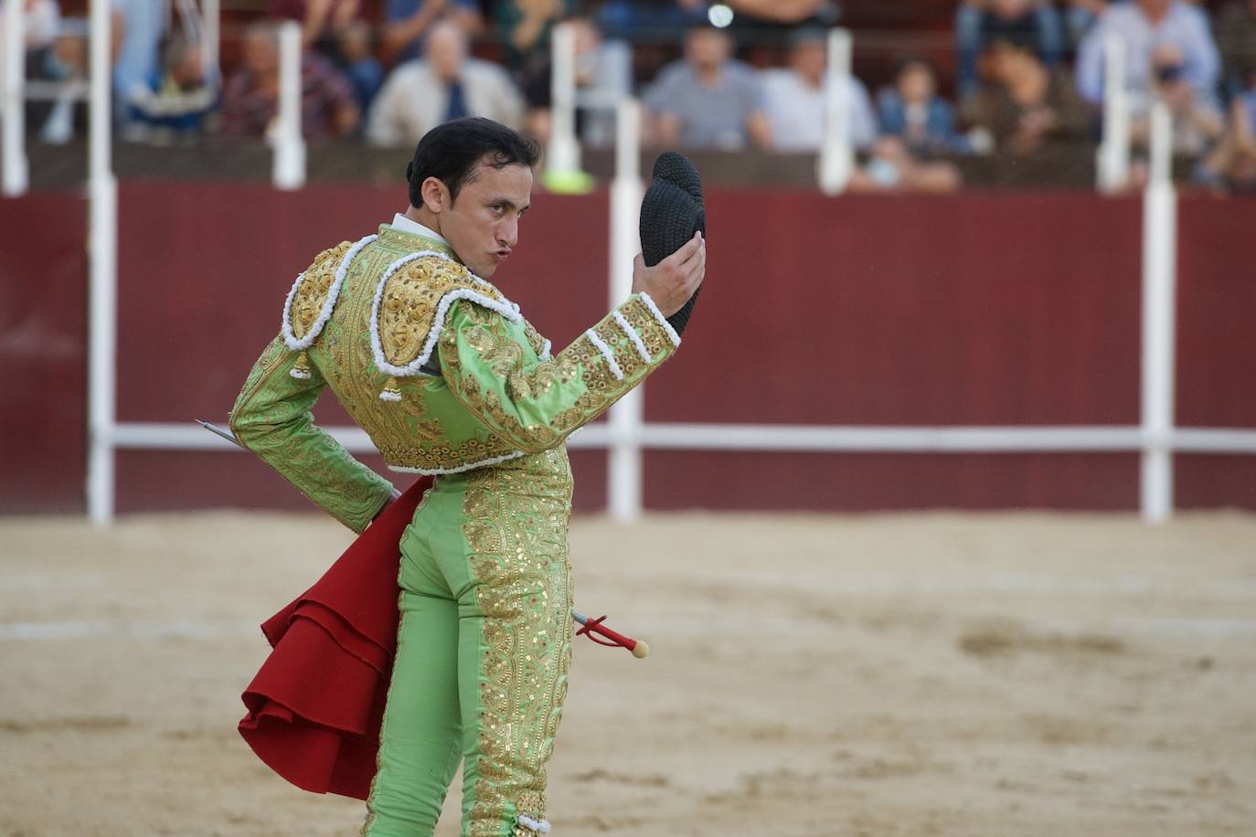 Fotos: Antonio Puerta sale a hombros en la inauguración de la plaza portátil de Mula