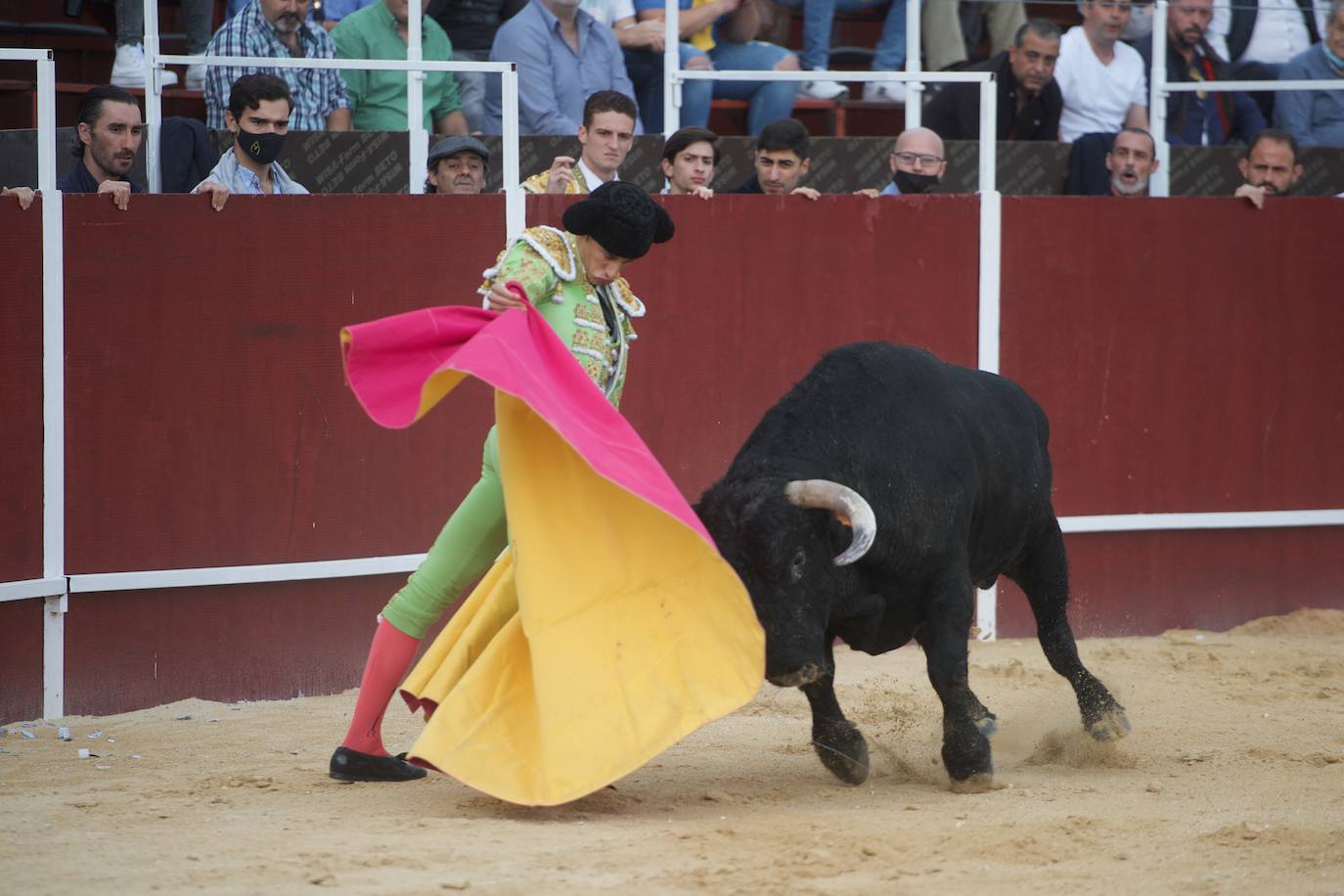 Fotos: Antonio Puerta sale a hombros en la inauguración de la plaza portátil de Mula