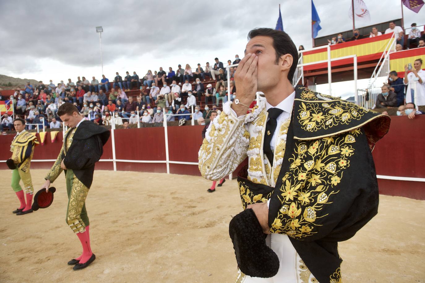 Fotos: Antonio Puerta sale a hombros en la inauguración de la plaza portátil de Mula