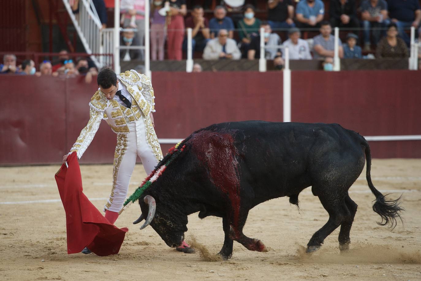 Fotos: Antonio Puerta sale a hombros en la inauguración de la plaza portátil de Mula