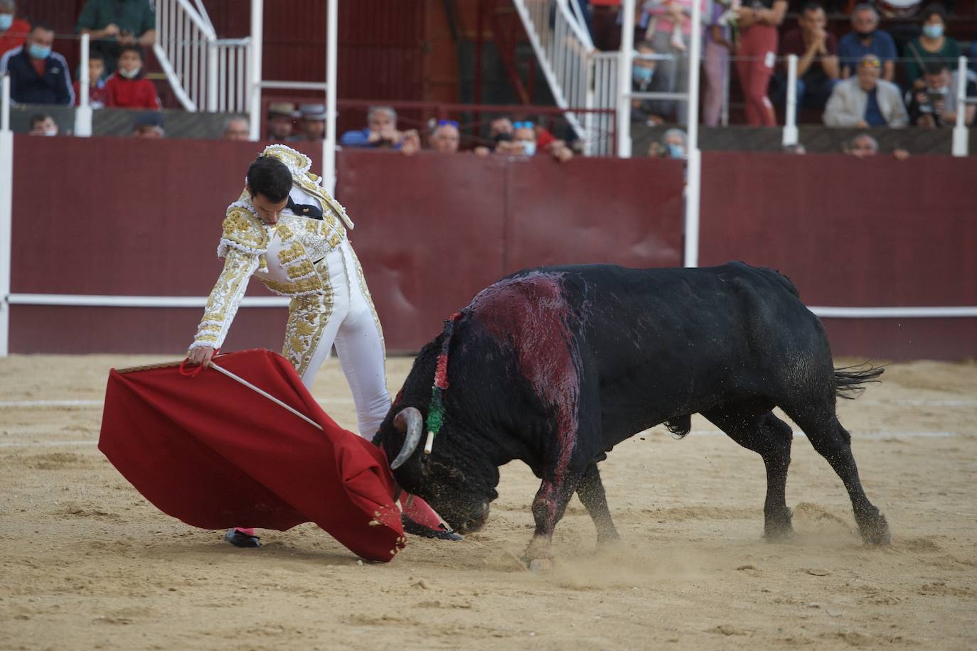 Fotos: Antonio Puerta sale a hombros en la inauguración de la plaza portátil de Mula