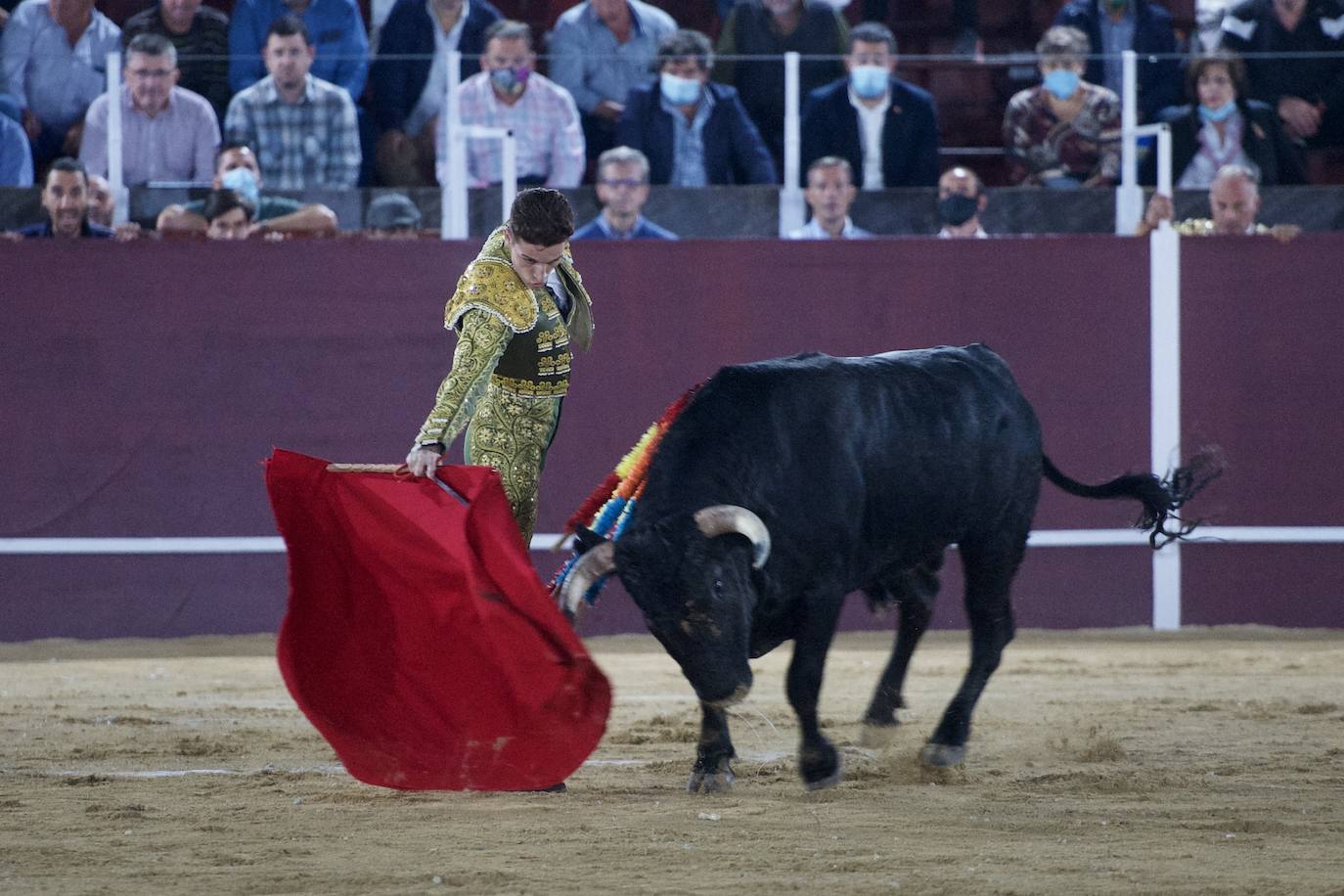 Fotos: Antonio Puerta sale a hombros en la inauguración de la plaza portátil de Mula