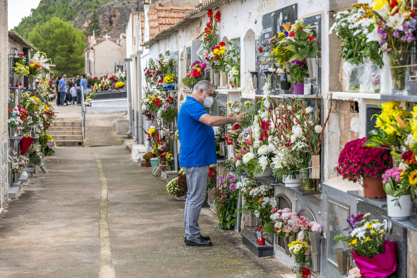 Fotos: Día de Todos los Santos en los cementerios de Espinardo y Algezares