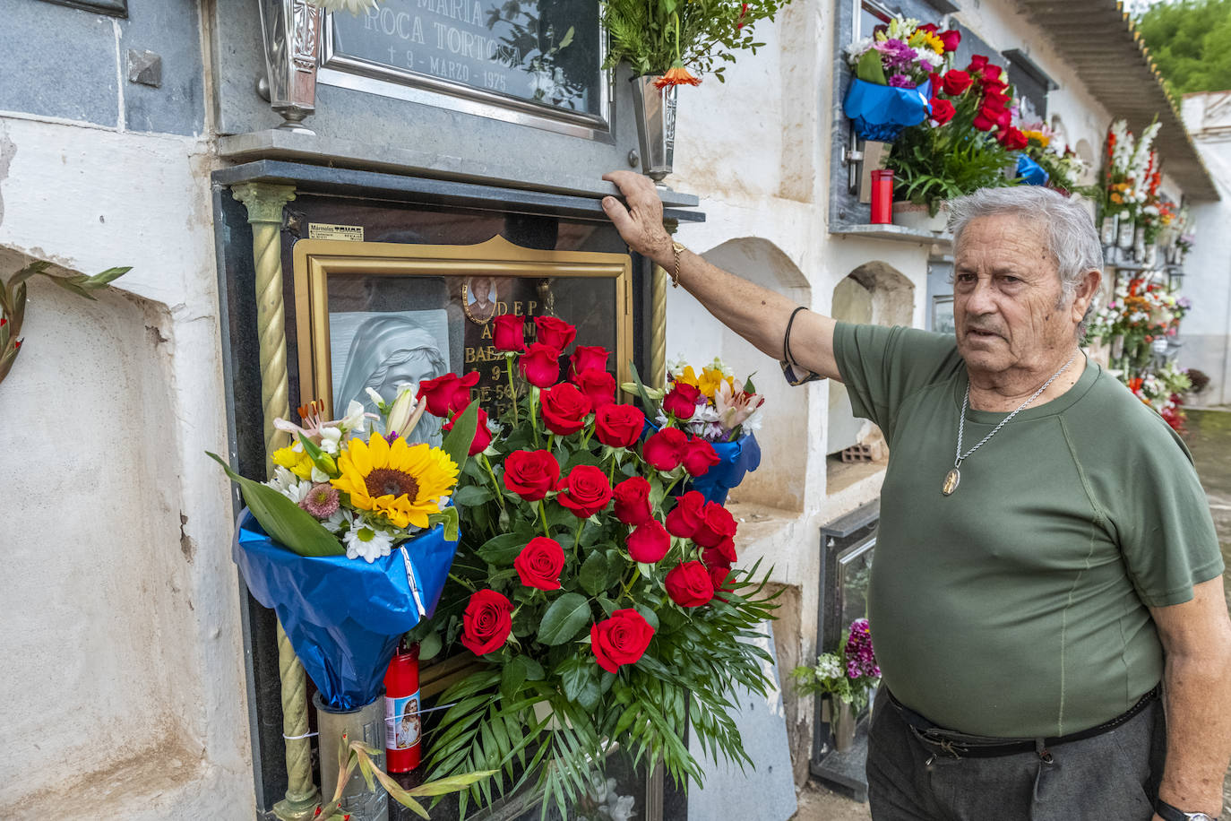 Fotos: Día de Todos los Santos en los cementerios de Espinardo y Algezares