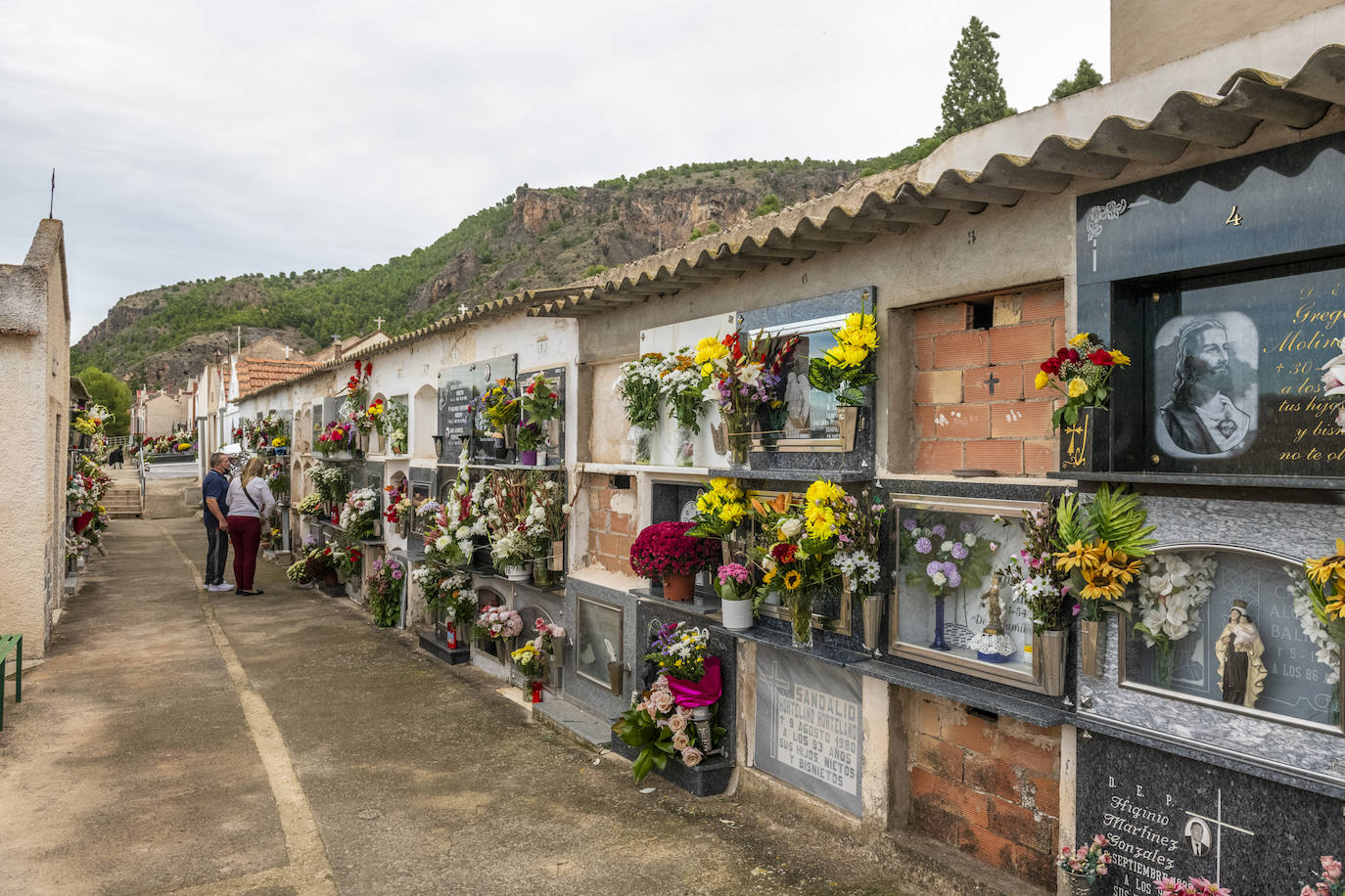 Fotos: Día de Todos los Santos en los cementerios de Espinardo y Algezares