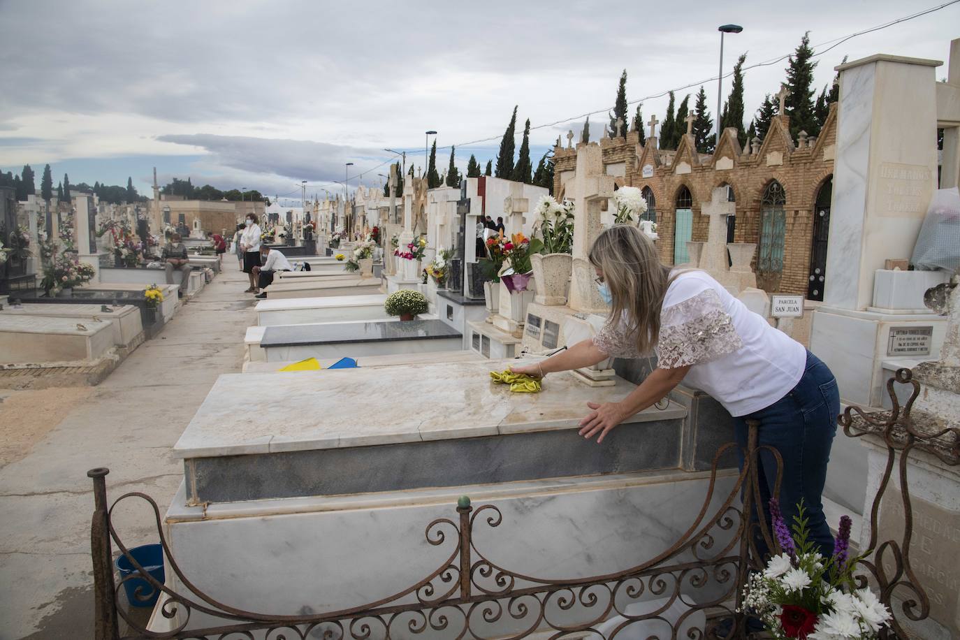 Fotos: Día de Todos los Santos en el cementerio de Nuestra Señora de los Remedios de Cartagena