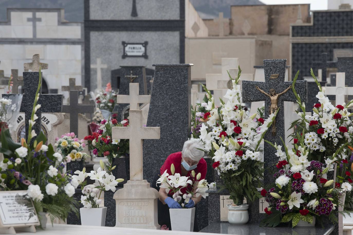 Fotos: Día de Todos los Santos en el cementerio de Nuestra Señora de los Remedios de Cartagena