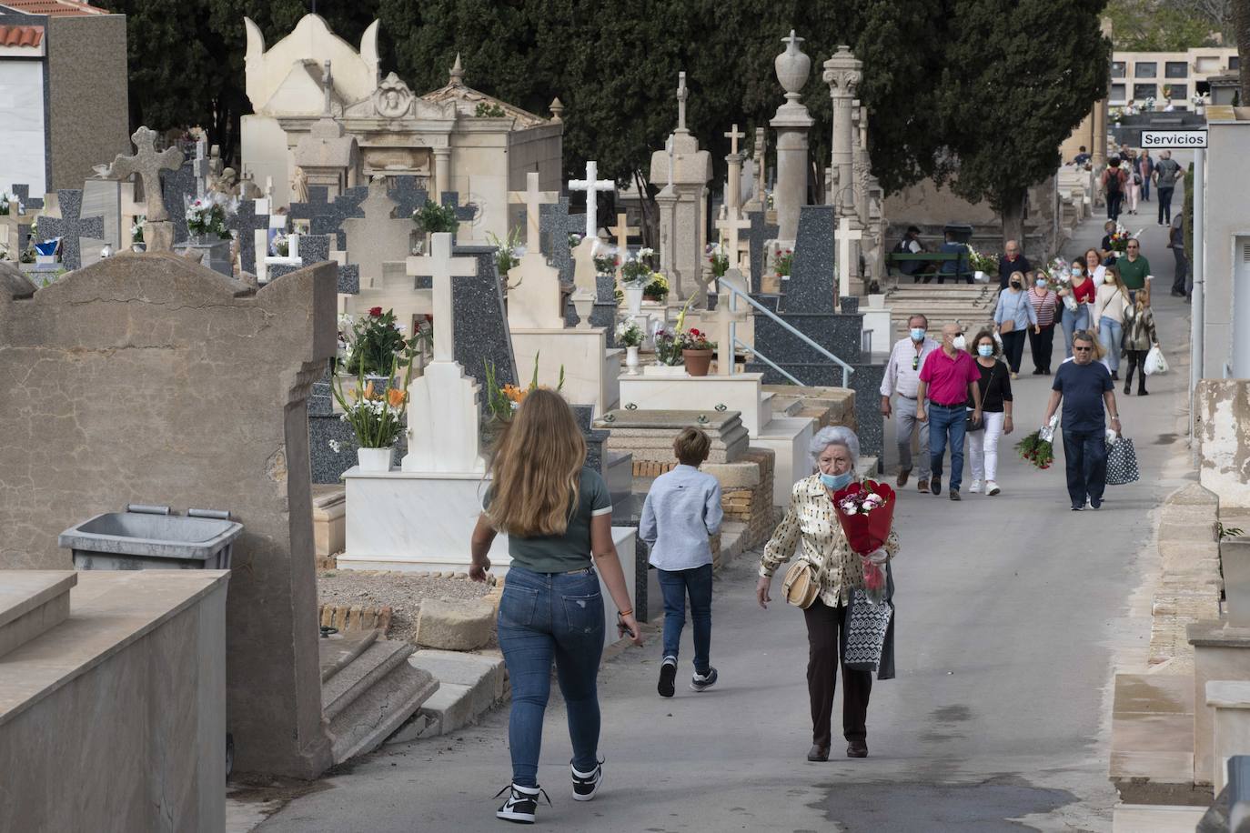 Fotos: Día de Todos los Santos en el cementerio de Nuestra Señora de los Remedios de Cartagena