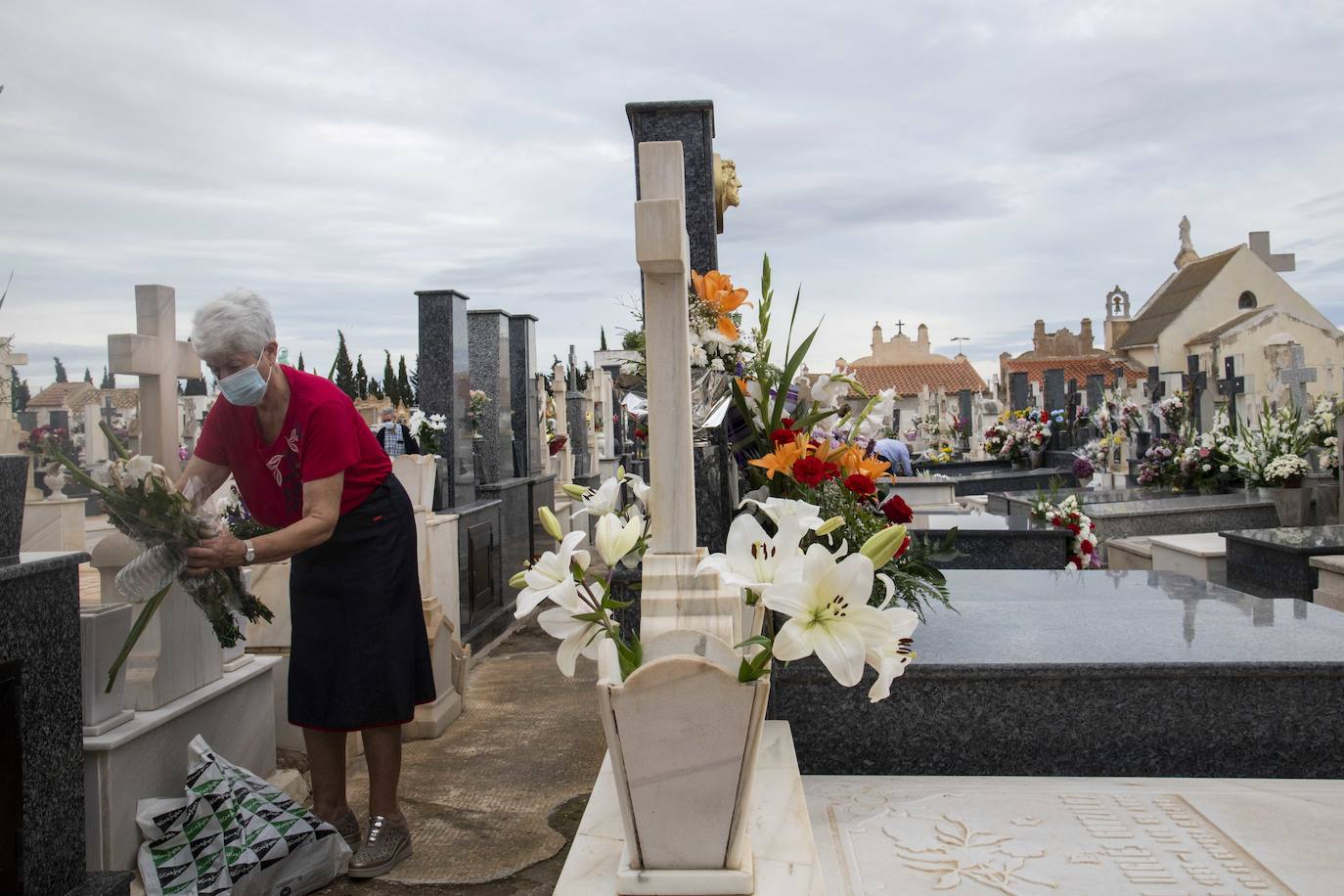 Fotos: Día de Todos los Santos en el cementerio de Nuestra Señora de los Remedios de Cartagena