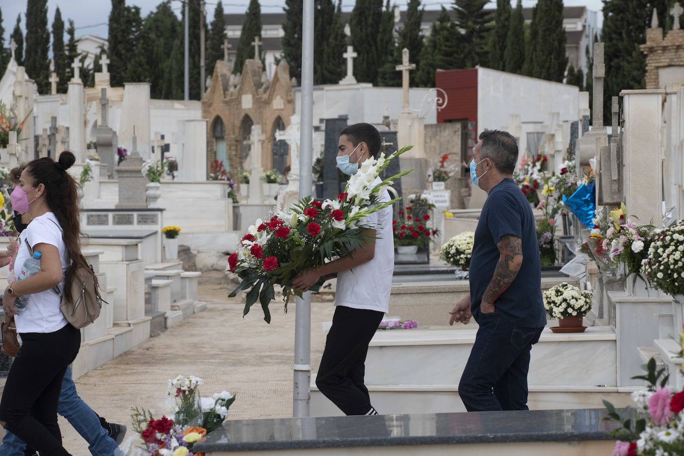 Fotos: Día de Todos los Santos en el cementerio de Nuestra Señora de los Remedios de Cartagena