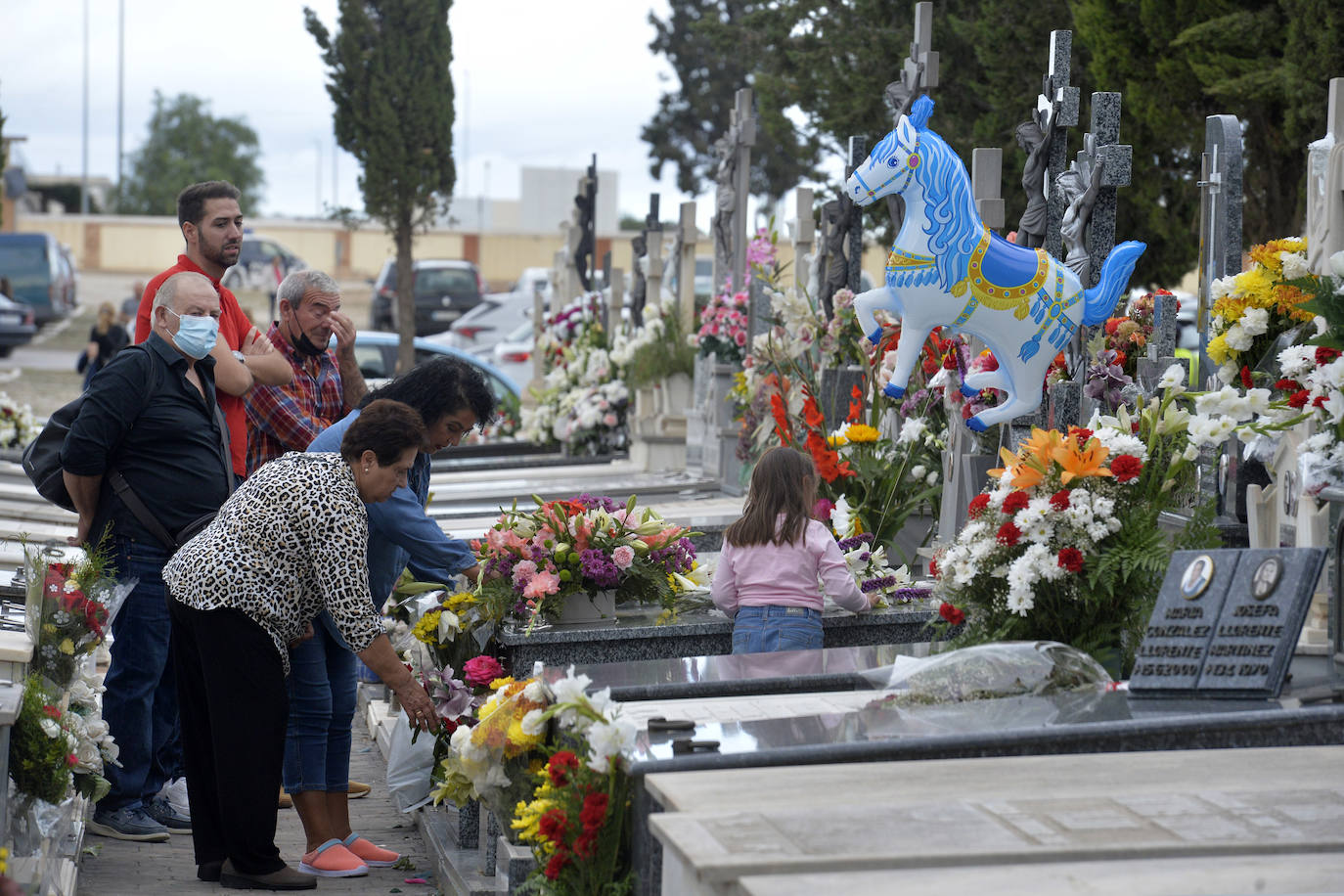 Fotos: Día de Todos los Santos en los cementerios de Espinardo y Algezares