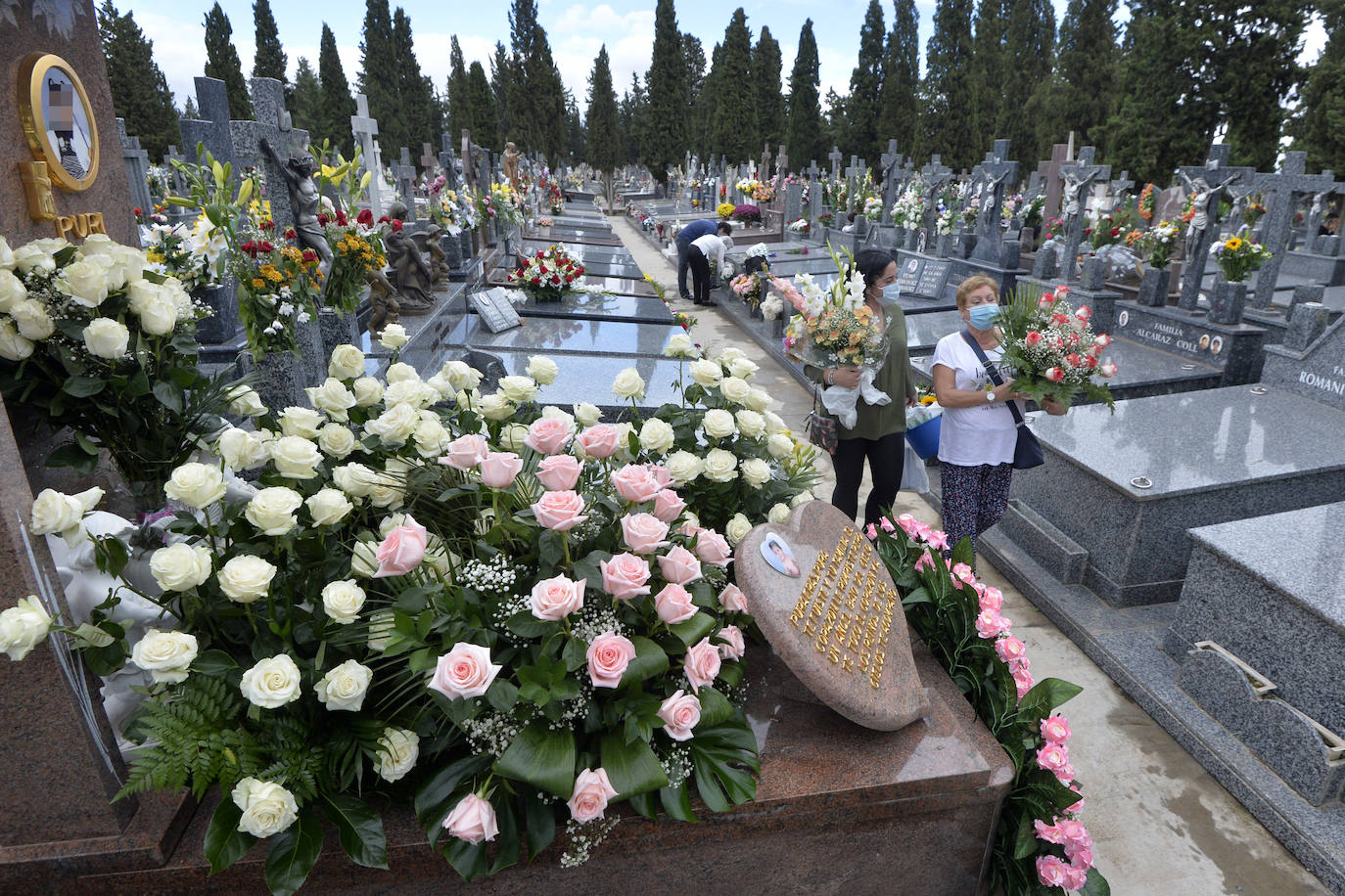 Fotos: Día de Todos los Santos en los cementerios de Espinardo y Algezares