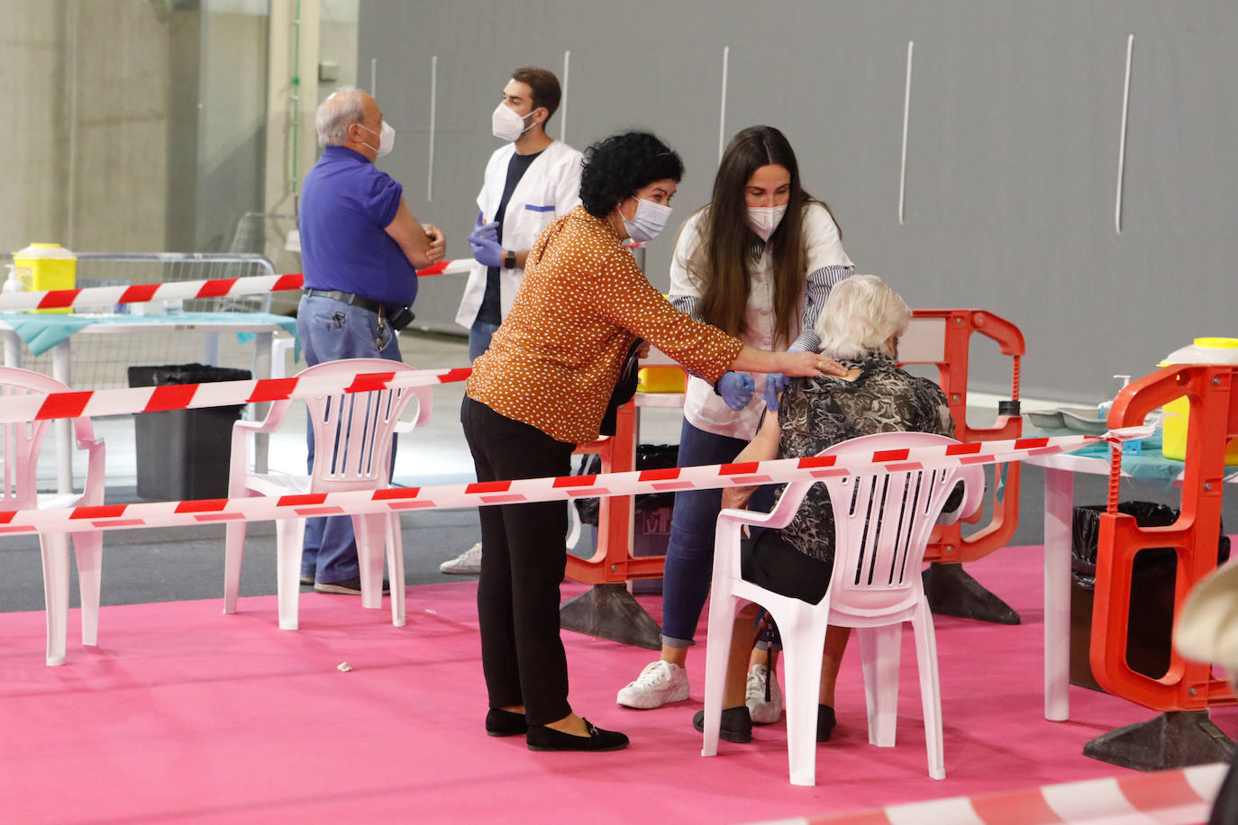 Fotos: Los mayores de setenta se vacunan en Lorca contra la gripe y la Covid