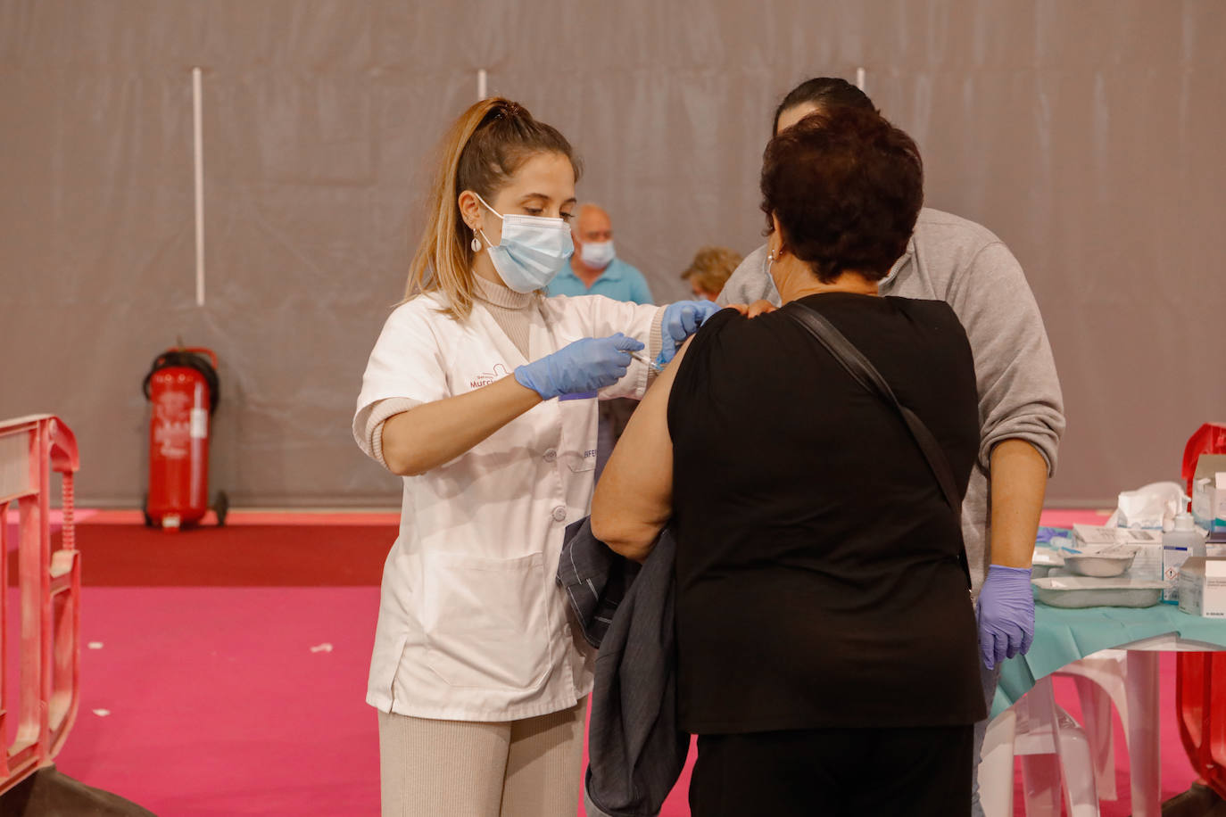 Fotos: Los mayores de setenta se vacunan en Lorca contra la gripe y la Covid