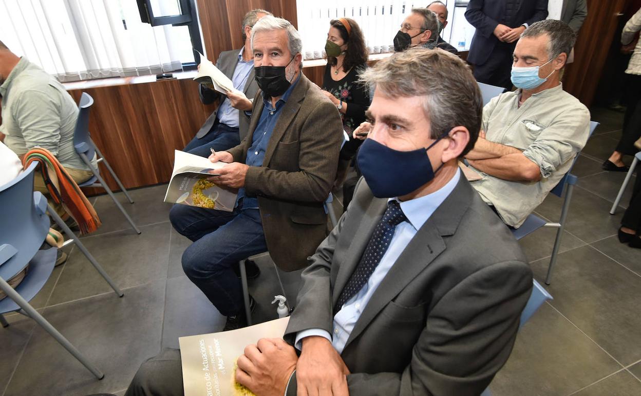 El presidente de Fecoam, Santiago Martínez, y el gerente de la organización, Antonio Sanz.