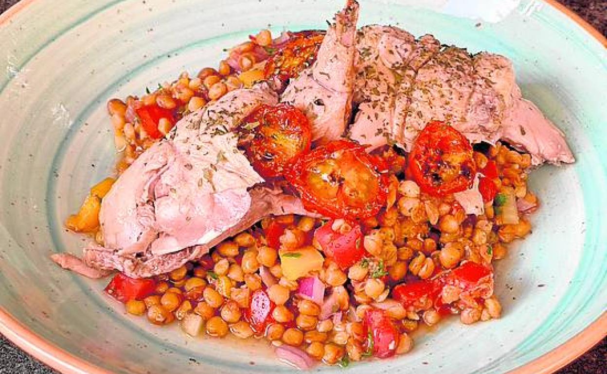 Ensalada de lentejas y perdiz escabechada.