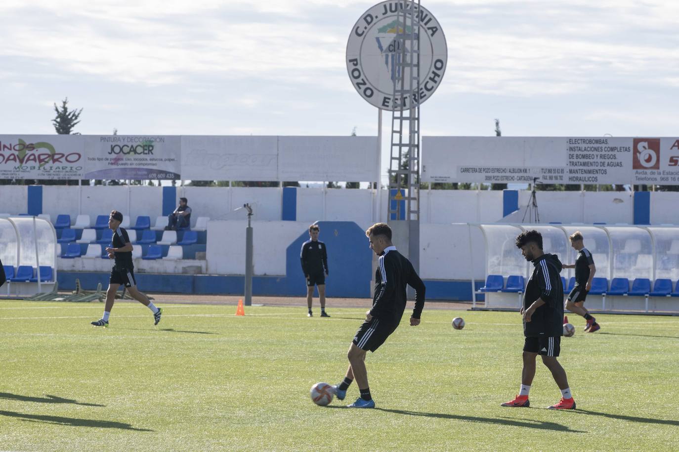 Fotos: El filial del Efesé entrena en Pozo Estrecho