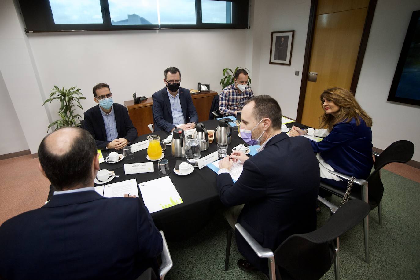 Fotos: Desayuno informativo para abordar los puntos fuertes y retos de la EDP
