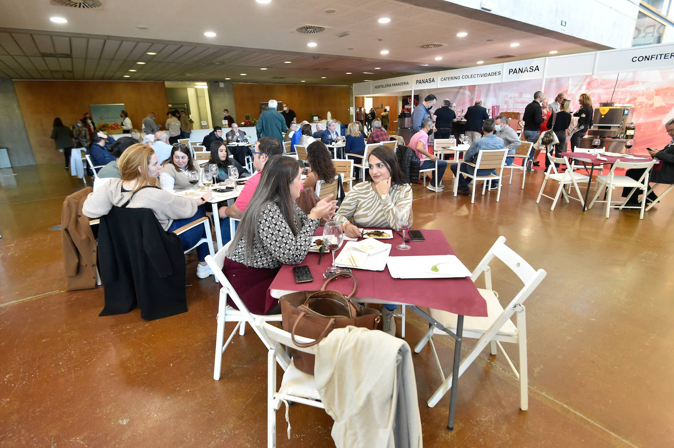 Fotos: Los comensales disfrutan de la oferta gastronómica en la primera jornada