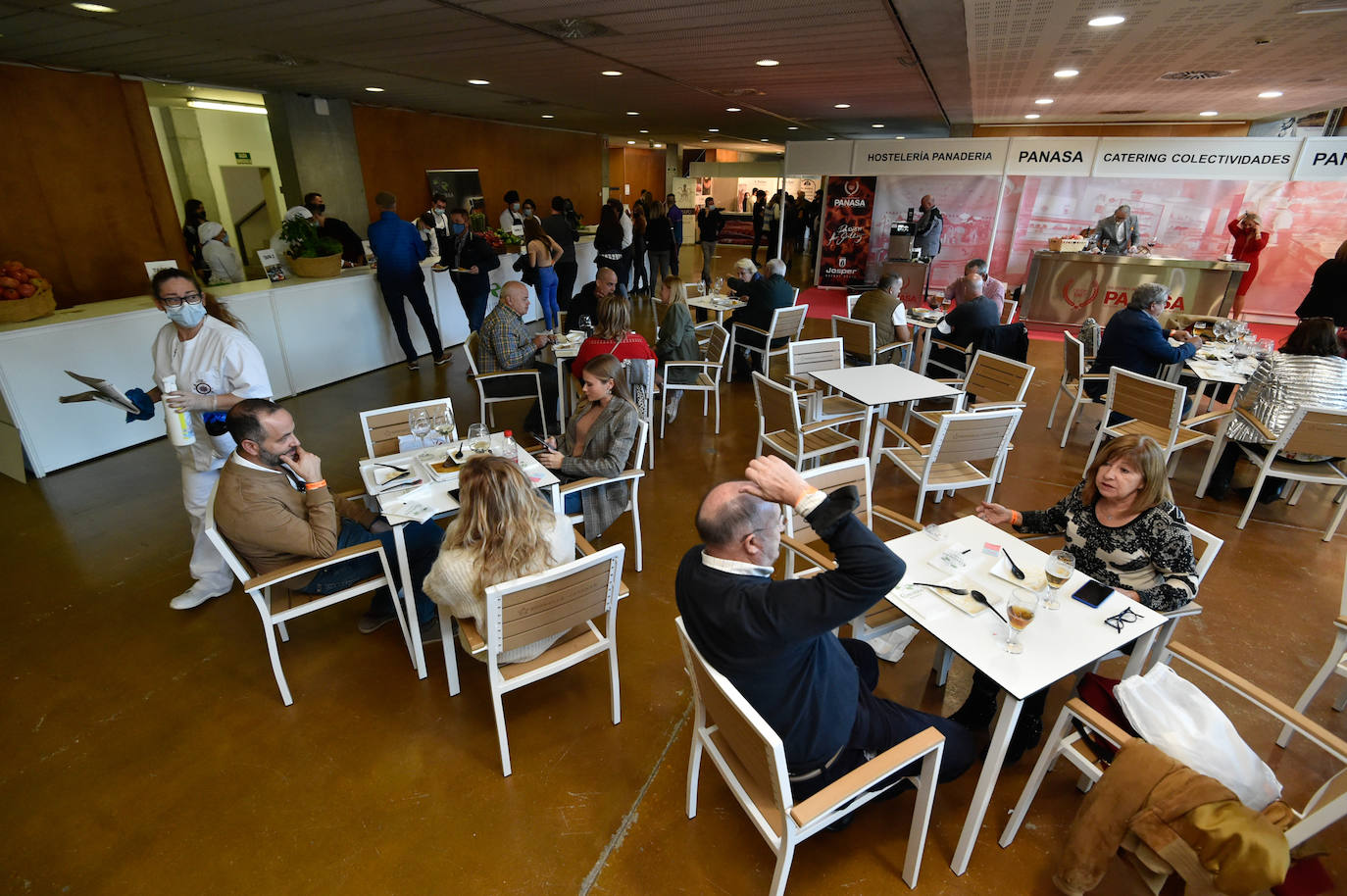 Fotos: Los comensales disfrutan de la oferta gastronómica en la primera jornada