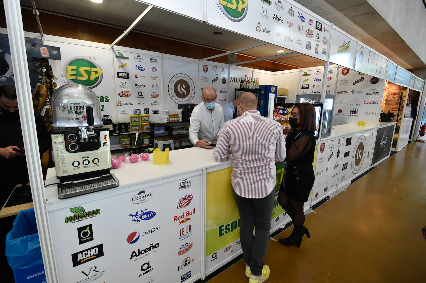 Fotos: Los comensales disfrutan de la oferta gastronómica en la primera jornada