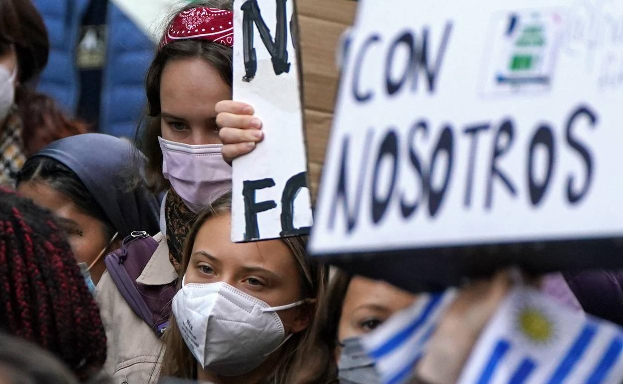 Greta Thunberg durante una marcha en Glasglow 